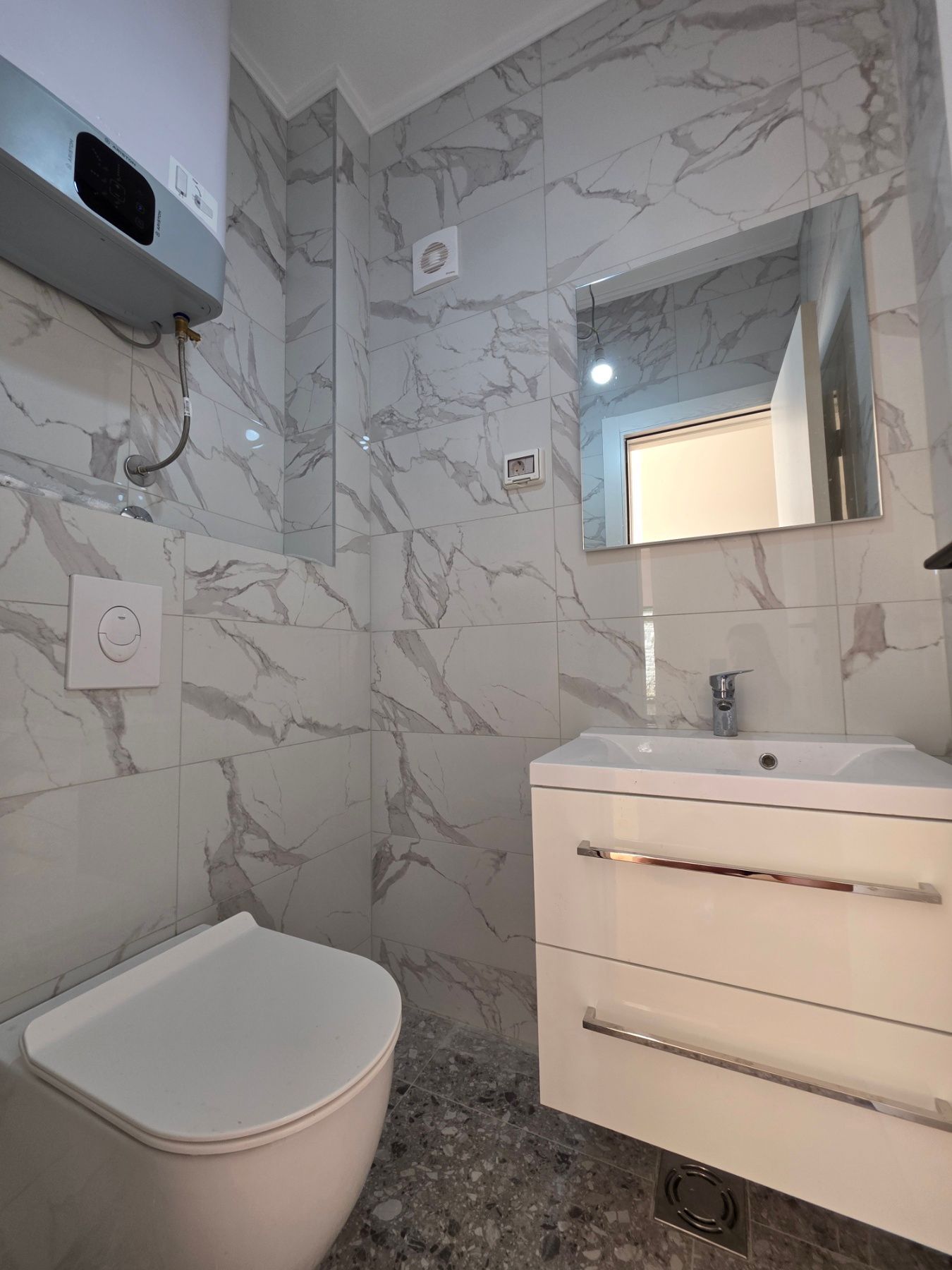 Luksuzna trospratna vila sa bazenom, panoramskim pogledom na more i Stari grad – 184 m², Komoševina, Budva - Amfora Real Estate