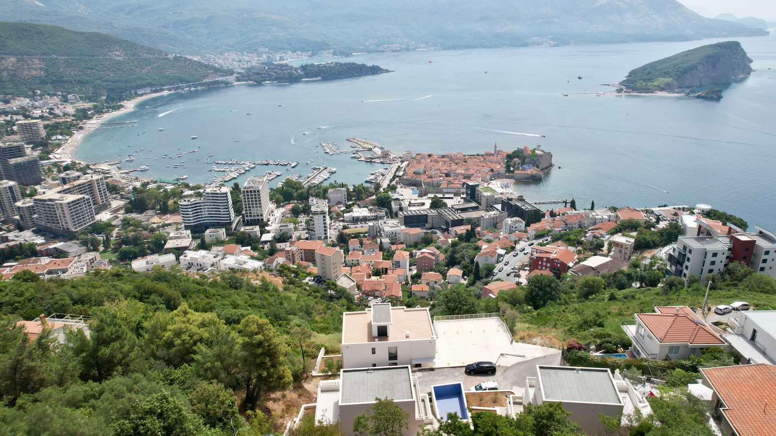 Luksuzna trospratna vila sa bazenom, panoramskim pogledom na more i Stari grad – 184 m², Komoševina, Budva - Amfora Real Estate