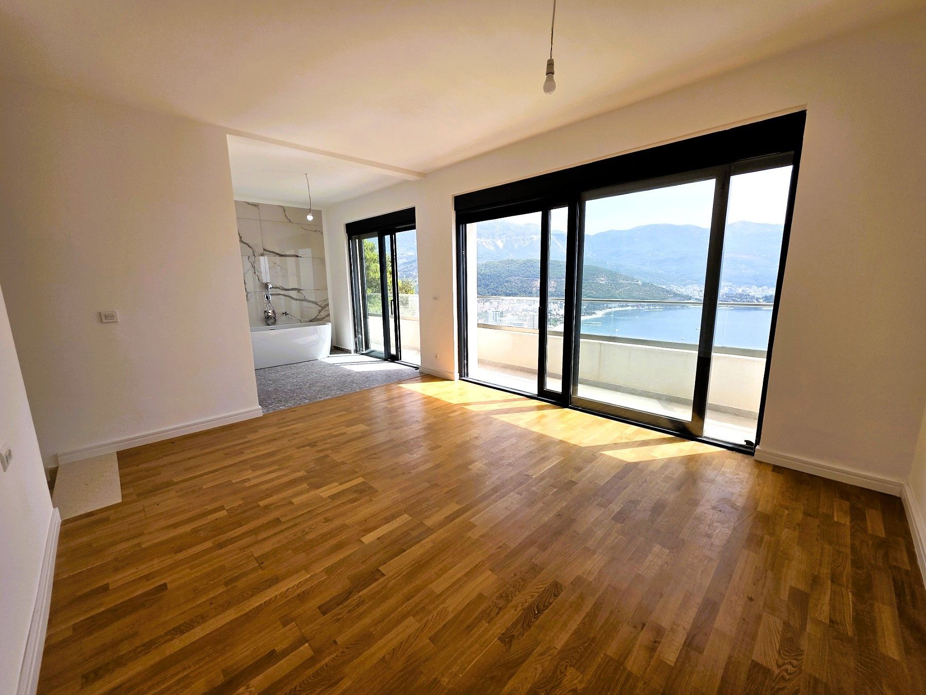 Luksuzna trospratna vila sa bazenom, panoramskim pogledom na more i Stari grad – 184 m², Komoševina, Budva - Amfora Real Estate