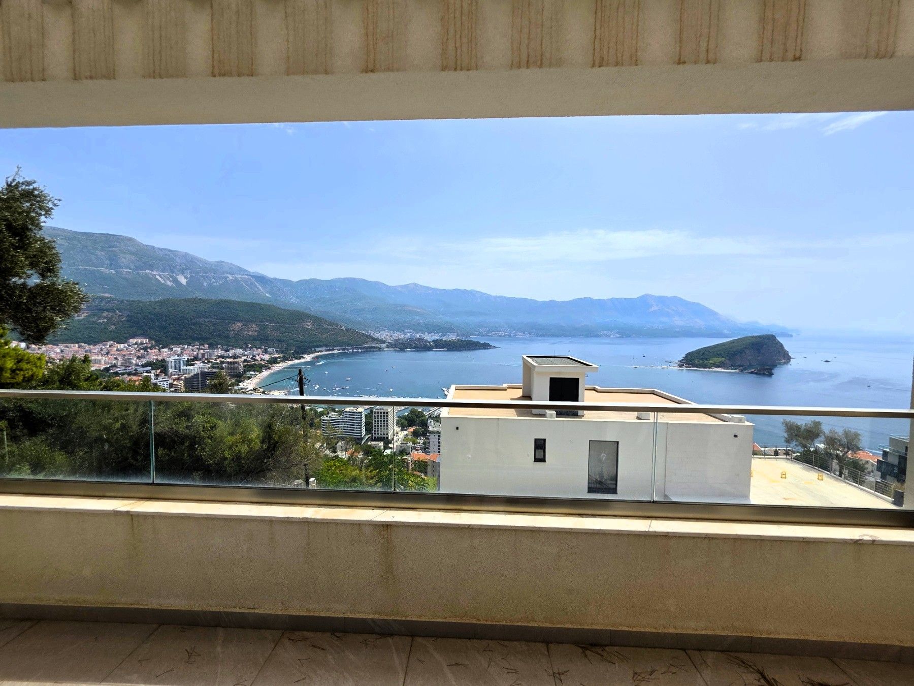 Luksuzna trospratna vila sa bazenom, panoramskim pogledom na more i Stari grad – 184 m², Komoševina, Budva - Amfora Real Estate