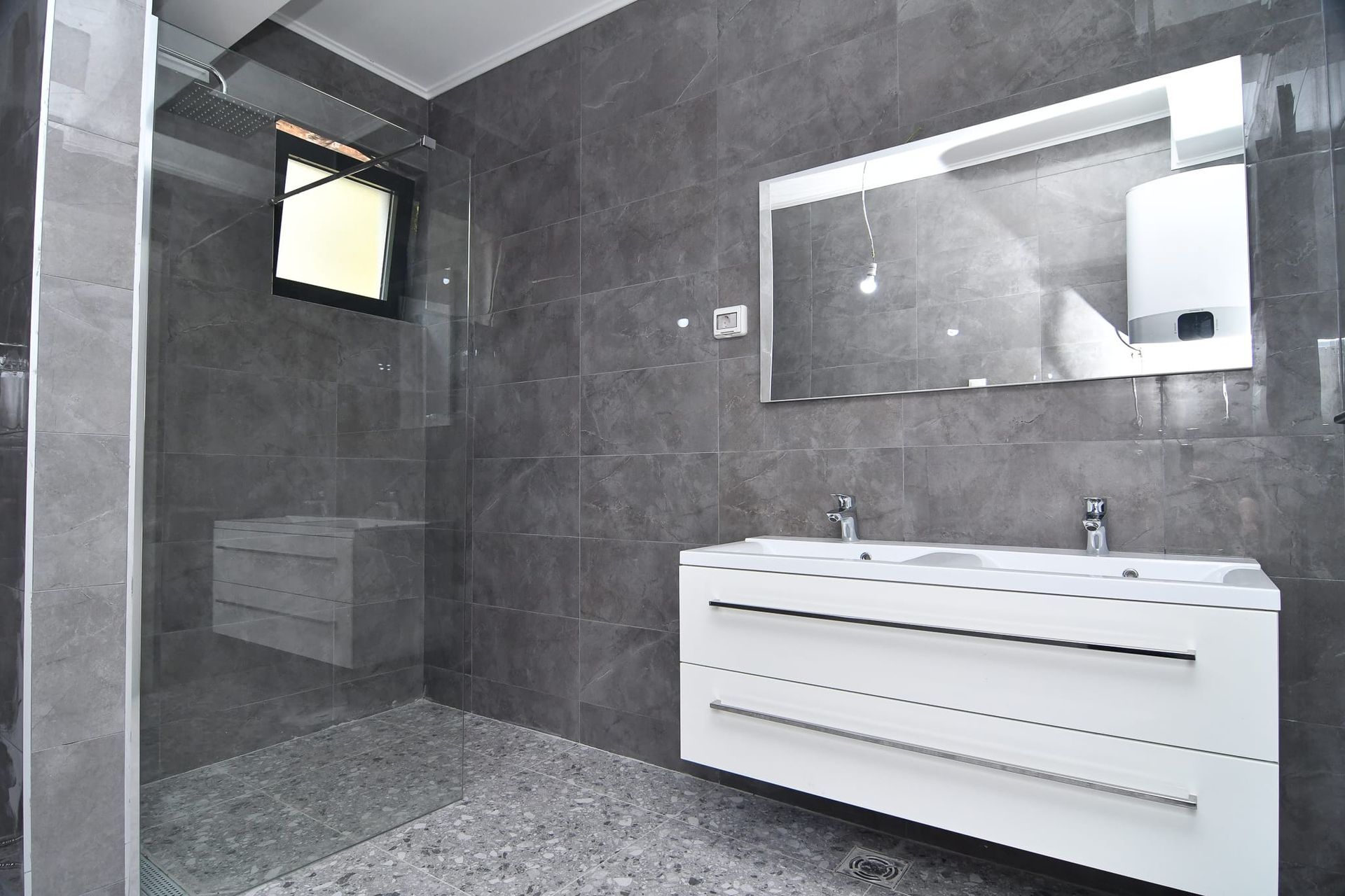 Luksuzna trospratna vila sa bazenom, panoramskim pogledom na more i Stari grad – 184 m², Komoševina, Budva - Amfora Real Estate