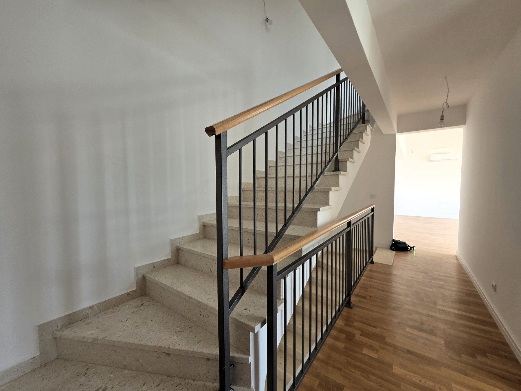 Luksuzna trospratna vila sa bazenom, panoramskim pogledom na more i Stari grad – 184 m², Komoševina, Budva - Amfora Real Estate