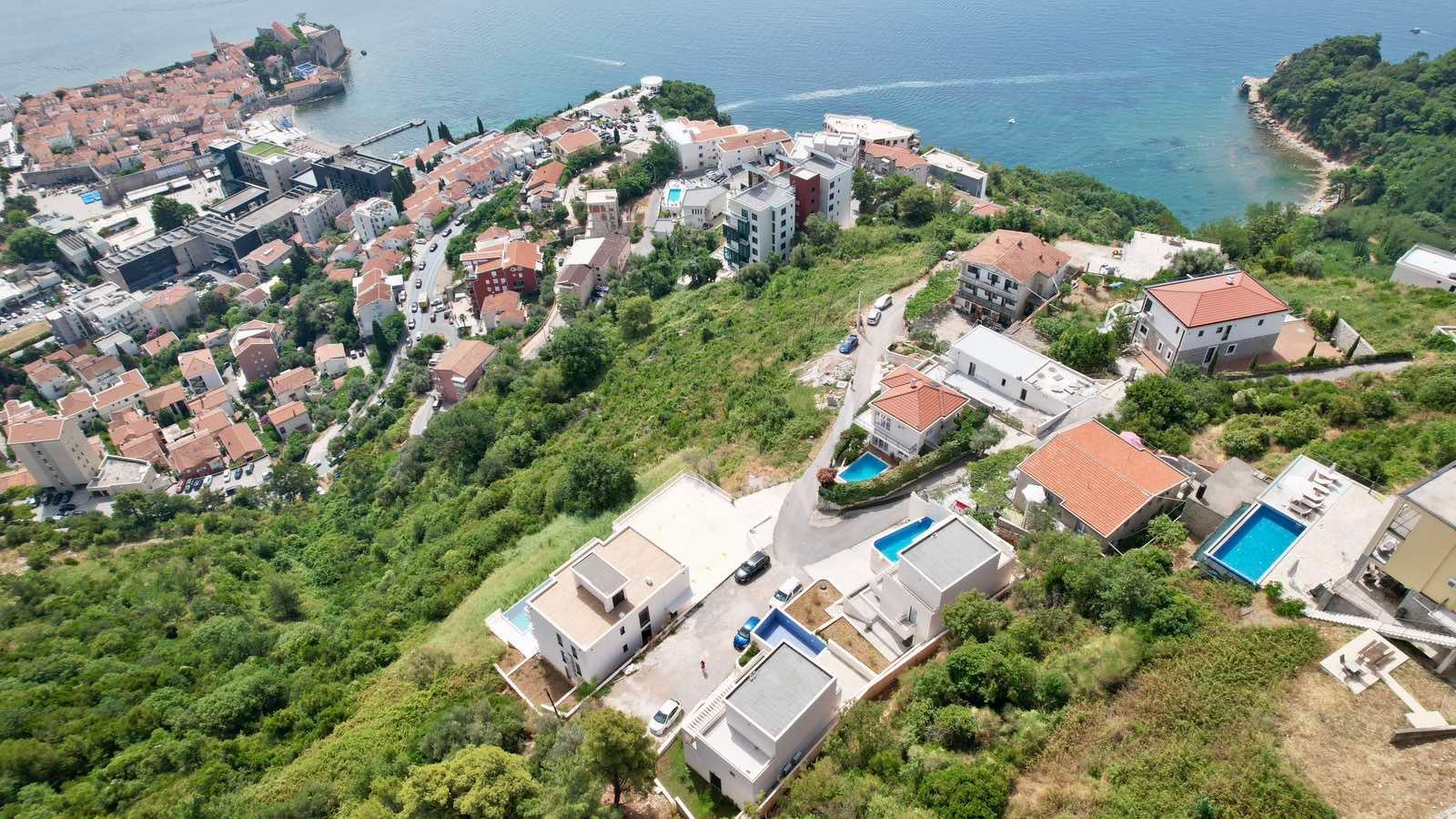 Luksuzna trospratna vila sa bazenom, panoramskim pogledom na more i Stari grad – 184 m², Komoševina, Budva - Amfora Real Estate