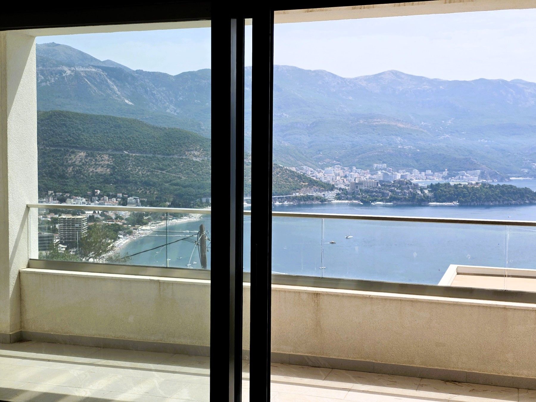 Luksuzna trospratna vila sa bazenom, panoramskim pogledom na more i Stari grad – 184 m², Komoševina, Budva - Amfora Real Estate