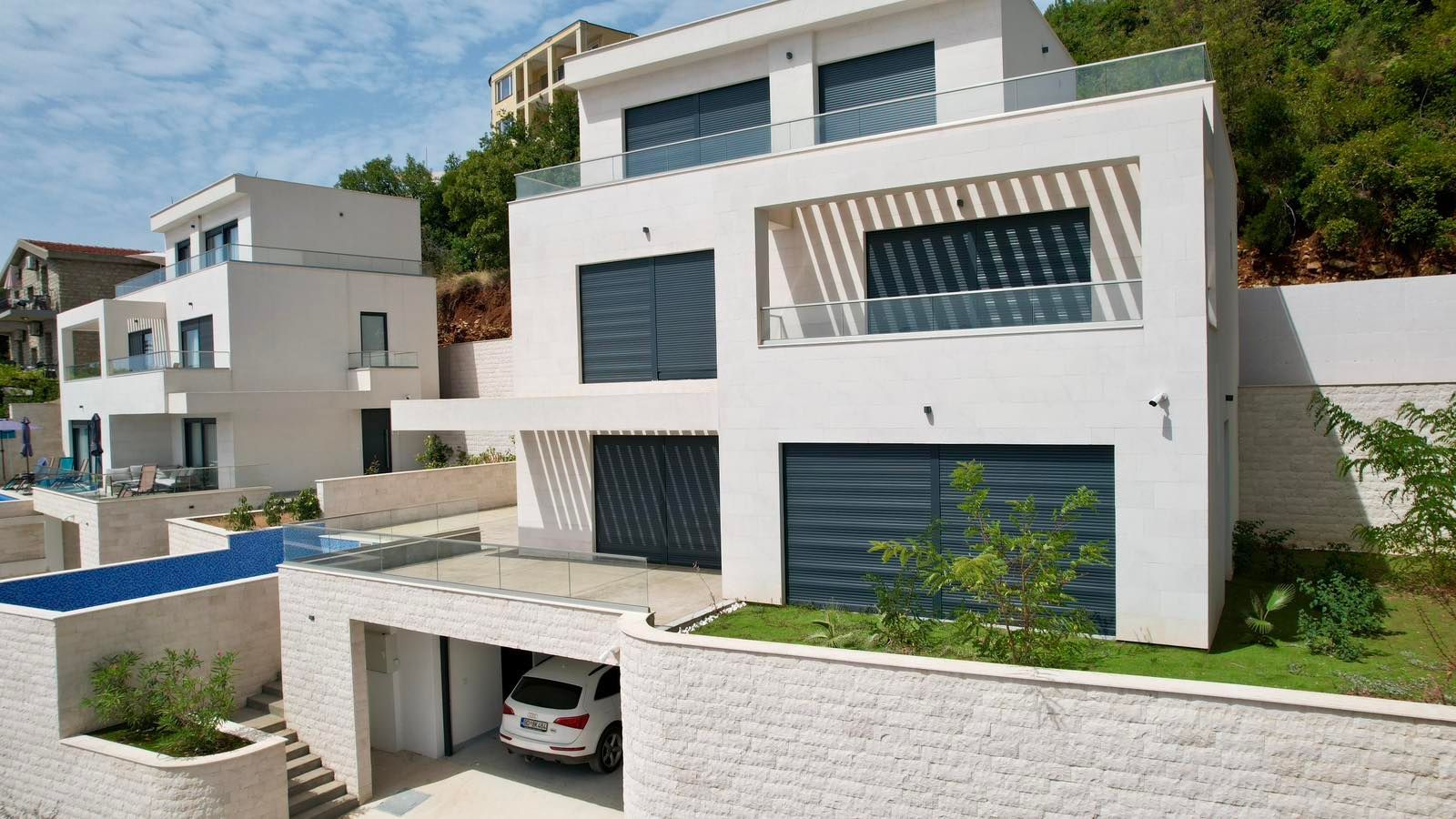 Luksuzna trospratna vila sa bazenom, panoramskim pogledom na more i Stari grad – 184 m², Komoševina, Budva - Amfora Real Estate