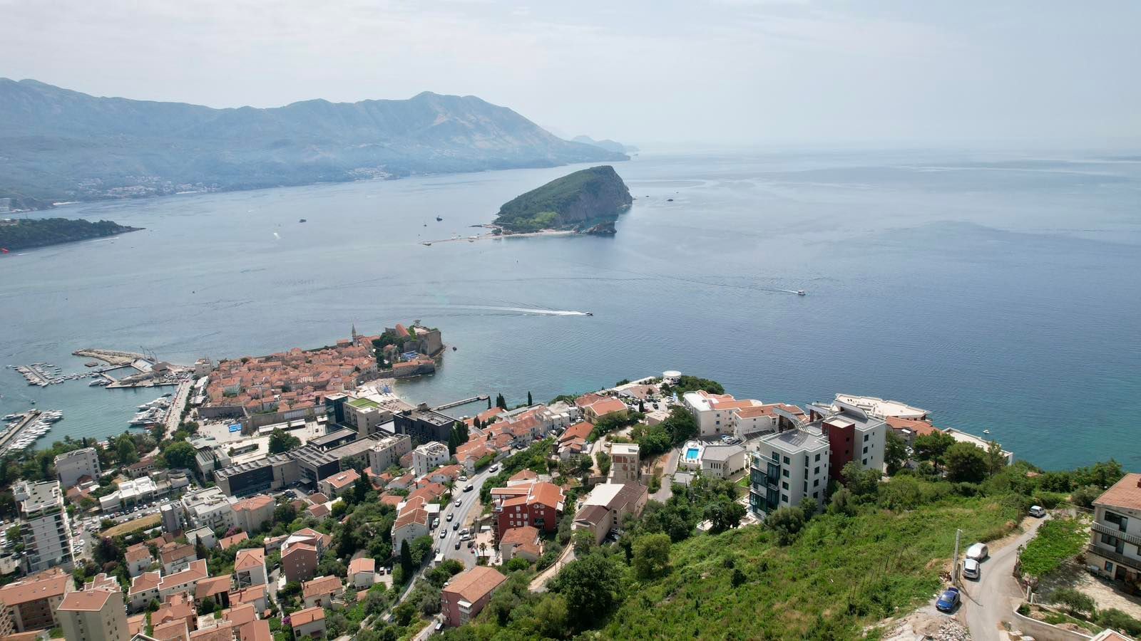 Luksuzna trospratna vila sa bazenom, panoramskim pogledom na more i Stari grad – 184 m², Komoševina, Budva - Amfora Real Estate