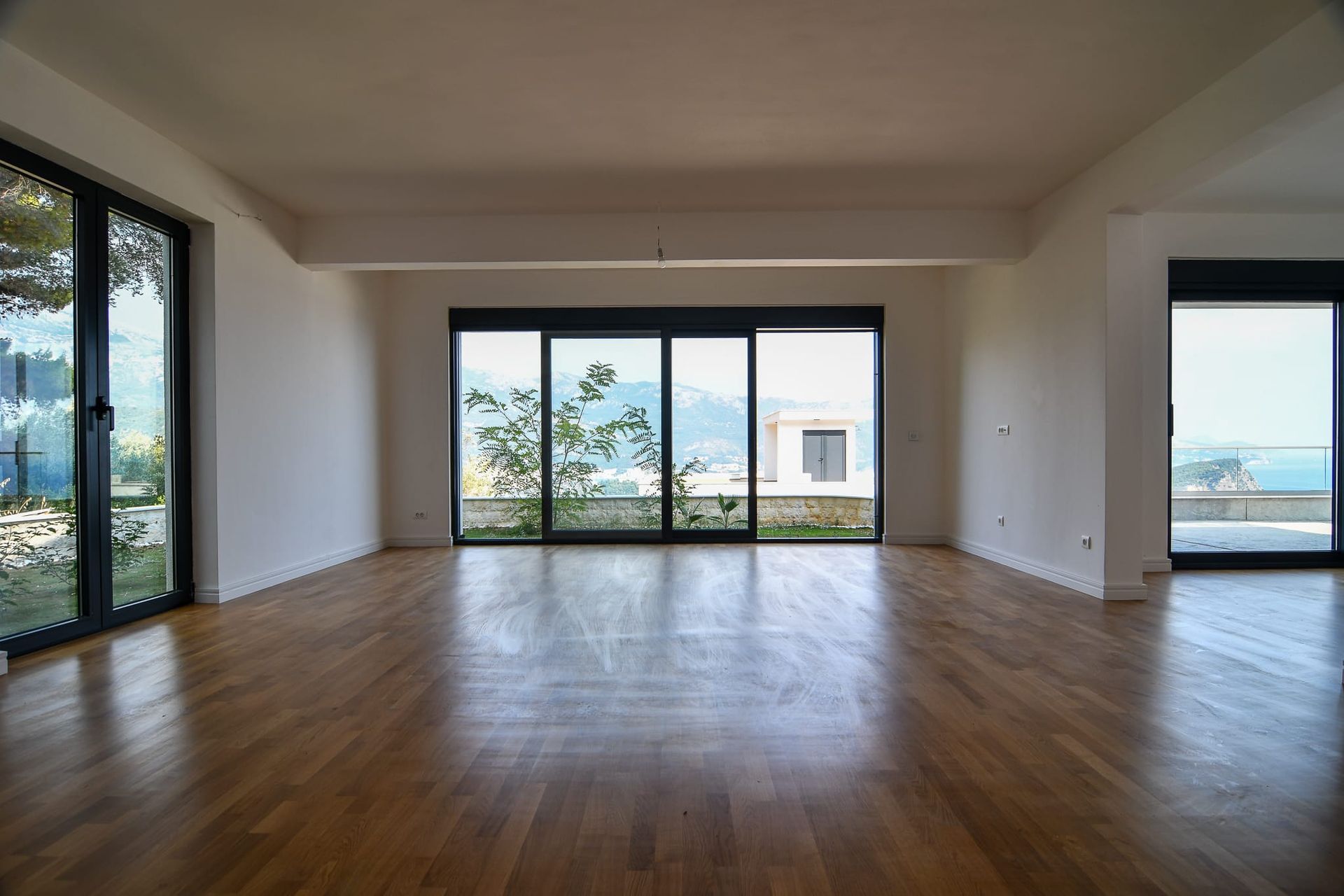 Luksuzna trospratna vila sa bazenom, panoramskim pogledom na more i Stari grad – 184 m², Komoševina, Budva - Amfora Real Estate