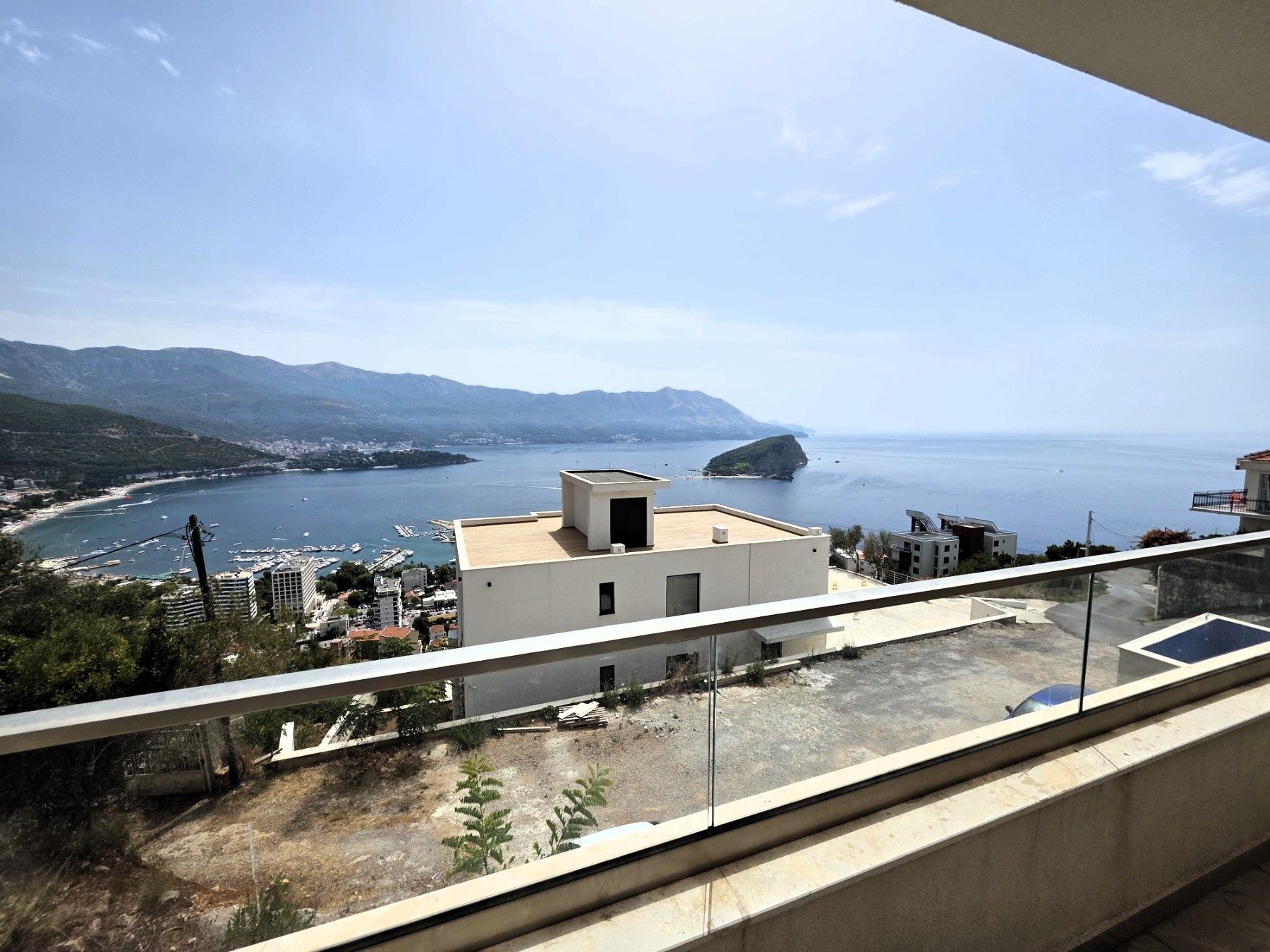 Luksuzna trospratna vila sa bazenom, panoramskim pogledom na more i Stari grad – 184 m², Komoševina, Budva - Amfora Real Estate