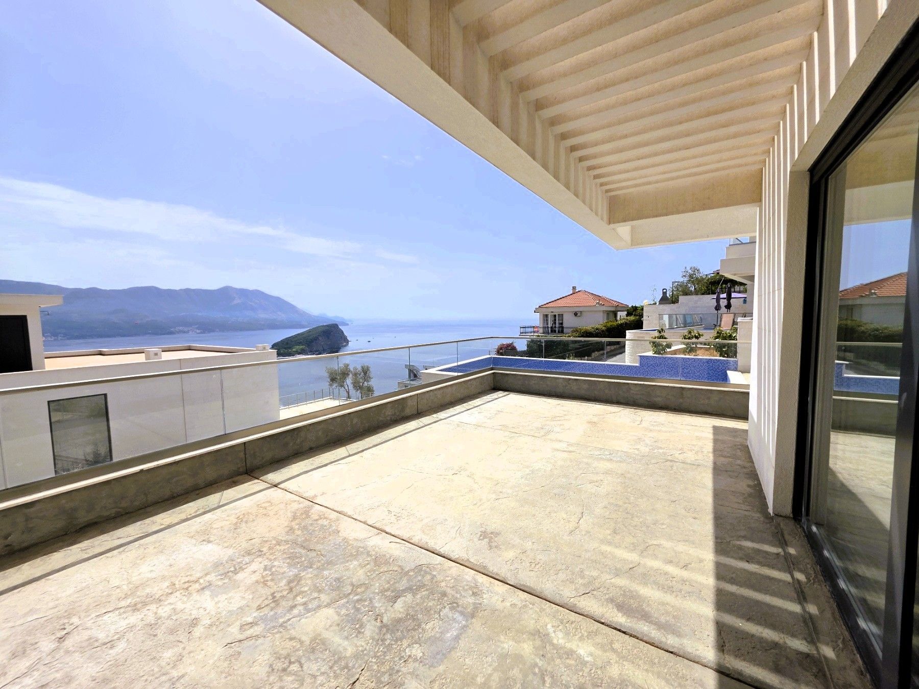 Luksuzna trospratna vila sa bazenom, panoramskim pogledom na more i Stari grad – 184 m², Komoševina, Budva - Amfora Real Estate