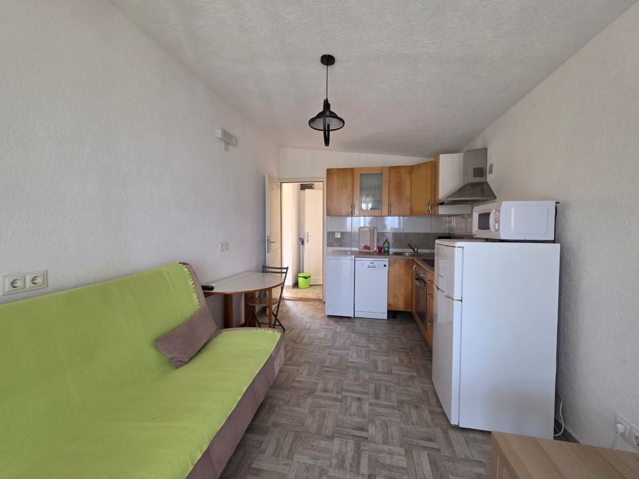 Na prodaju apartmanska vila površine 800 m² na placu od 520 m² sa 12 apartmana, bazenom i pogledom na more – Krimovica, Kotor - Amfora Real Estate