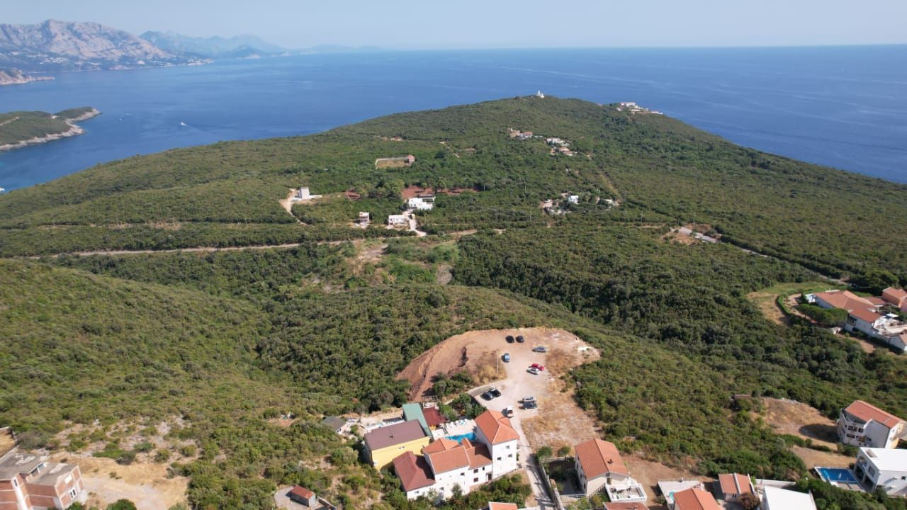 Na prodaju apartmanska vila površine 800 m² na placu od 520 m² sa 12 apartmana, bazenom i pogledom na more – Krimovica, Kotor - Amfora Real Estate