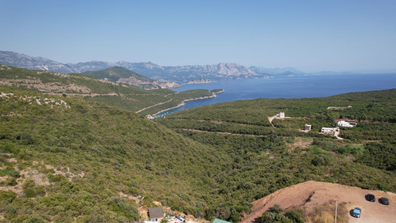 Na prodaju apartmanska vila površine 800 m² na placu od 520 m² sa 12 apartmana, bazenom i pogledom na more – Krimovica, Kotor - Amfora Real Estate