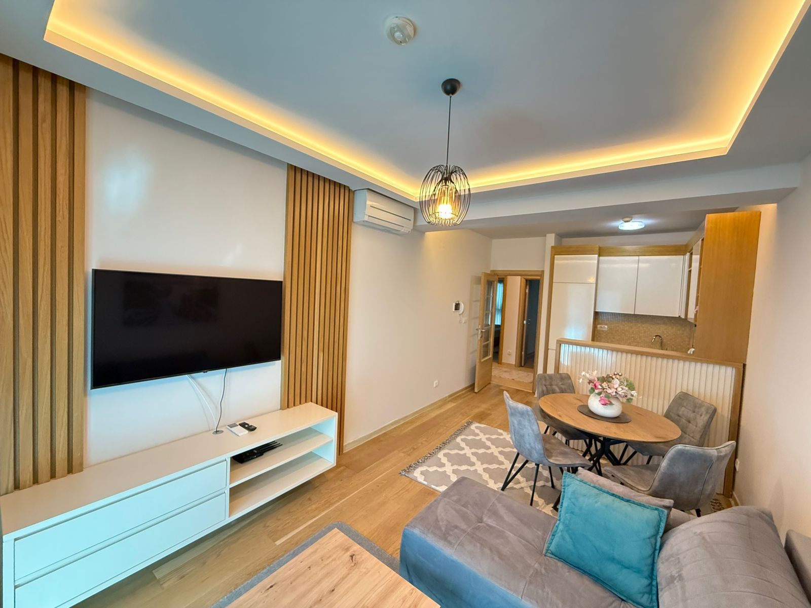 Przno-Luksuzan dvosoban stan 70m2 (IZDAVANJE NA DUZI PERIOD) - Amfora Real Estate