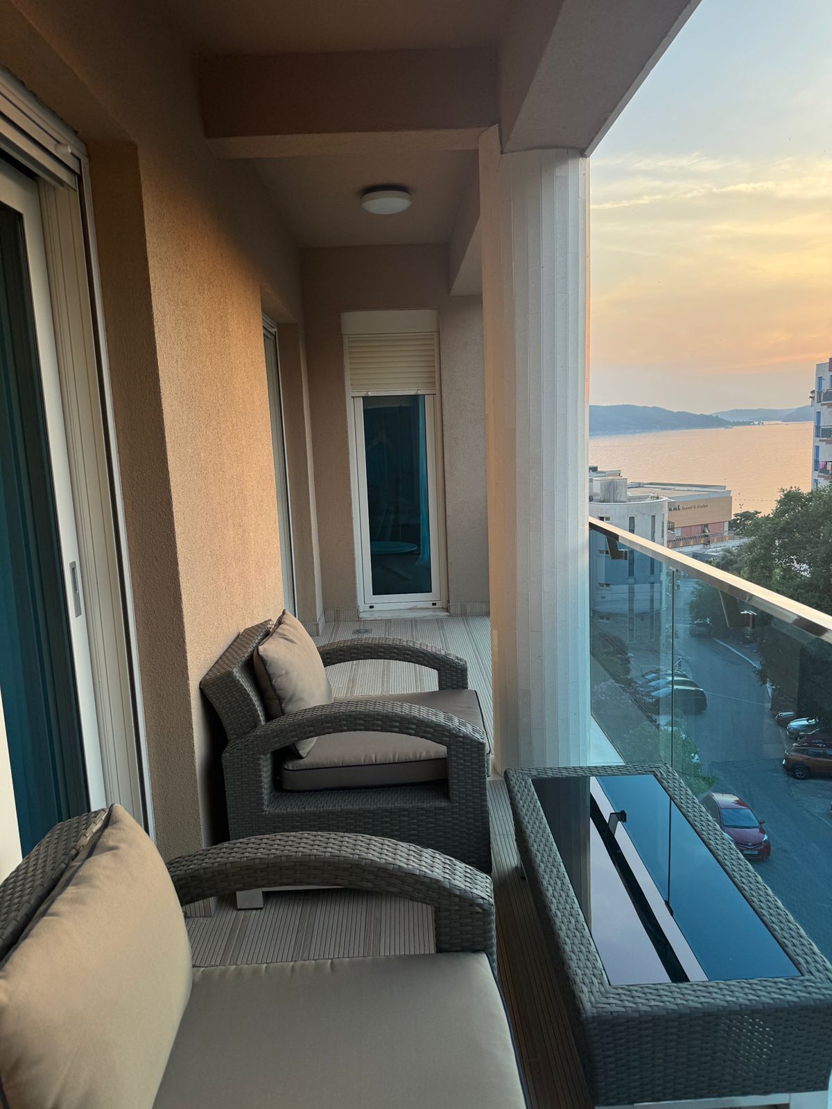 Przno-Luksuzan jednosoban stan 49m2 sa pogledom na more (IZDAVANJE NA DUZI PERIOD) - Amfora Real Estate