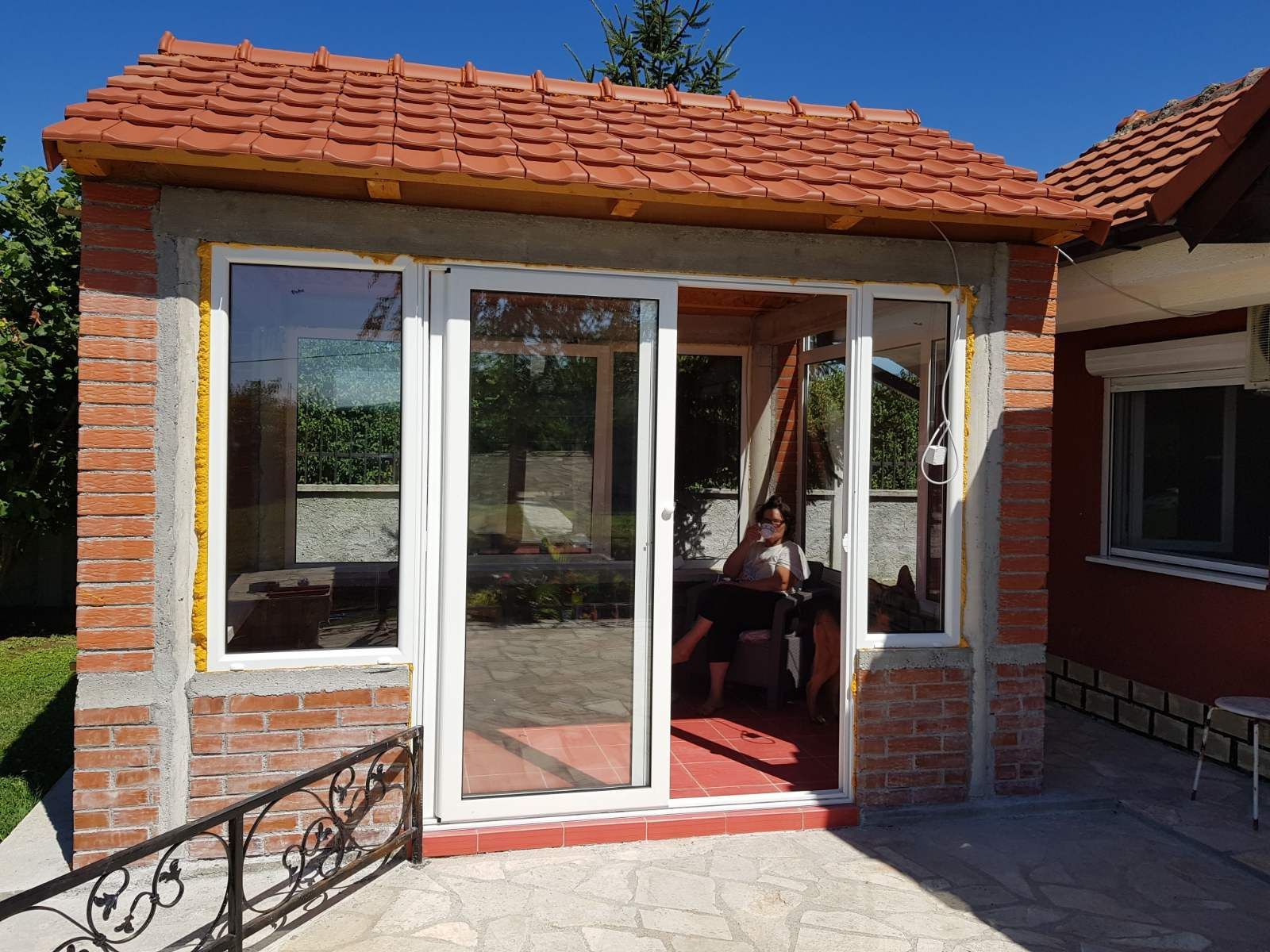 Prodaje se imanje od 3.000 m² sa dva kućna objekta, voćnjakom i garažom – Sušica, Danilovgrad - Amfora Real Estate