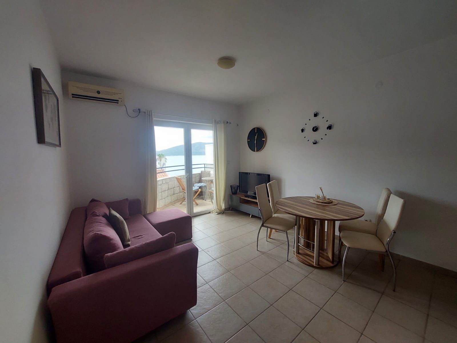 Dupleks Dvosoban Stan sa Pogledom na More,Bazenom i Parking Mestom u Kumboru, Herceg Novi - Dugoročno Izdavanje (DOSTUPAN OD 01.09.2025) - Amfora Real Estate