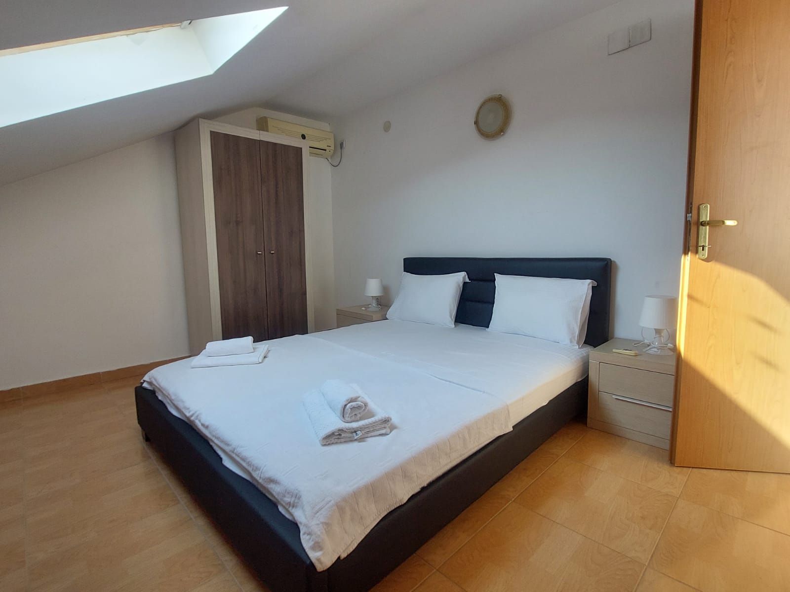 Dupleks Dvosoban Stan sa Pogledom na More,Bazenom i Parking Mestom u Kumboru, Herceg Novi - Dugoročno Izdavanje (DOSTUPAN OD 01.09.2025) - Amfora Real Estate