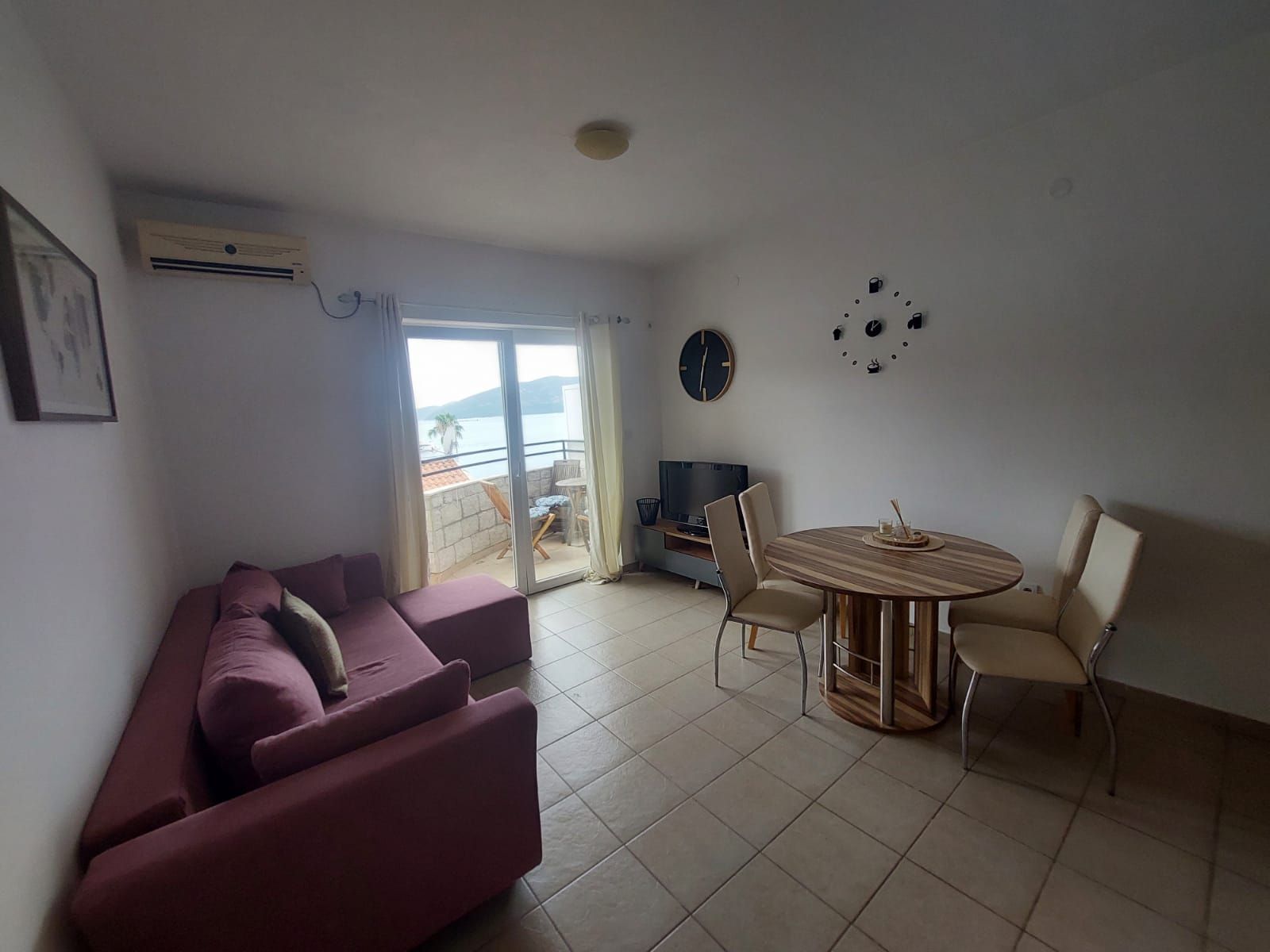 Dupleks Dvosoban Stan sa Pogledom na More,Bazenom i Parking Mestom u Kumboru, Herceg Novi - Dugoročno Izdavanje (DOSTUPAN OD 01.09.2025) - Amfora Real Estate