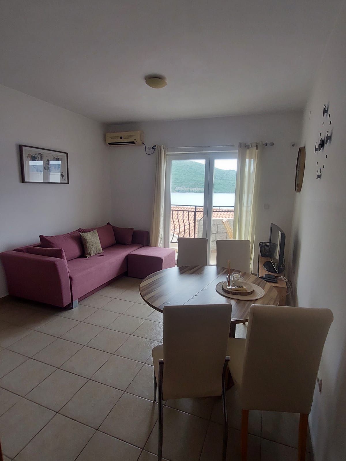 Dupleks Dvosoban Stan sa Pogledom na More,Bazenom i Parking Mestom u Kumboru, Herceg Novi - Dugoročno Izdavanje (DOSTUPAN OD 01.09.2025) - Amfora Real Estate