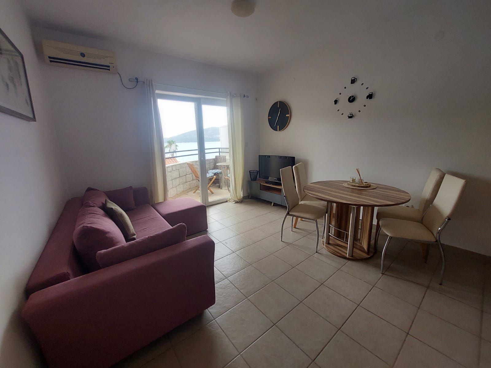 Dupleks Dvosoban Stan sa Pogledom na More,Bazenom i Parking Mestom u Kumboru, Herceg Novi - Dugoročno Izdavanje (DOSTUPAN OD 01.09.2025) - Amfora Real Estate