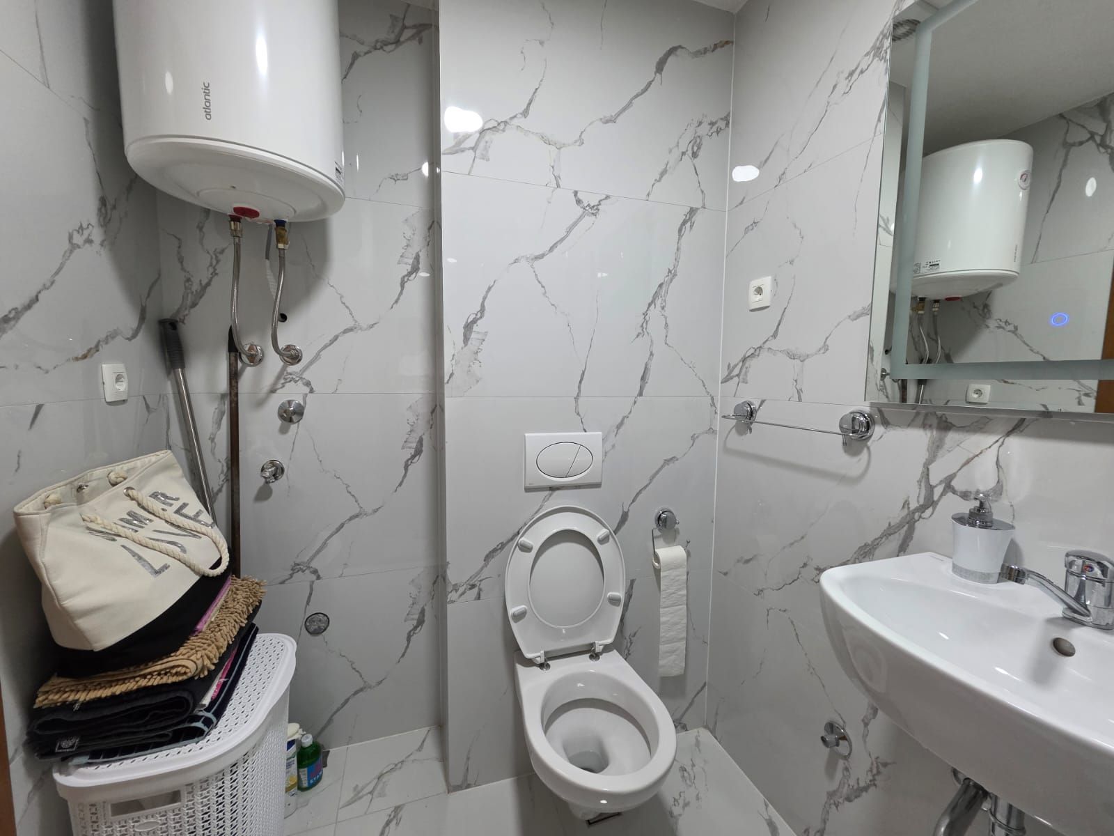 Moderno opremljen studio apartman 31m² sa bočnim pogledom na more – Bečići - Amfora Real Estate