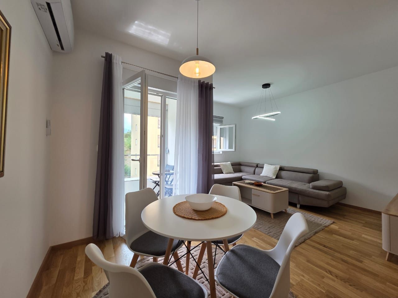 Moderno opremljen studio apartman 31m² sa bočnim pogledom na more – Bečići - Amfora Real Estate