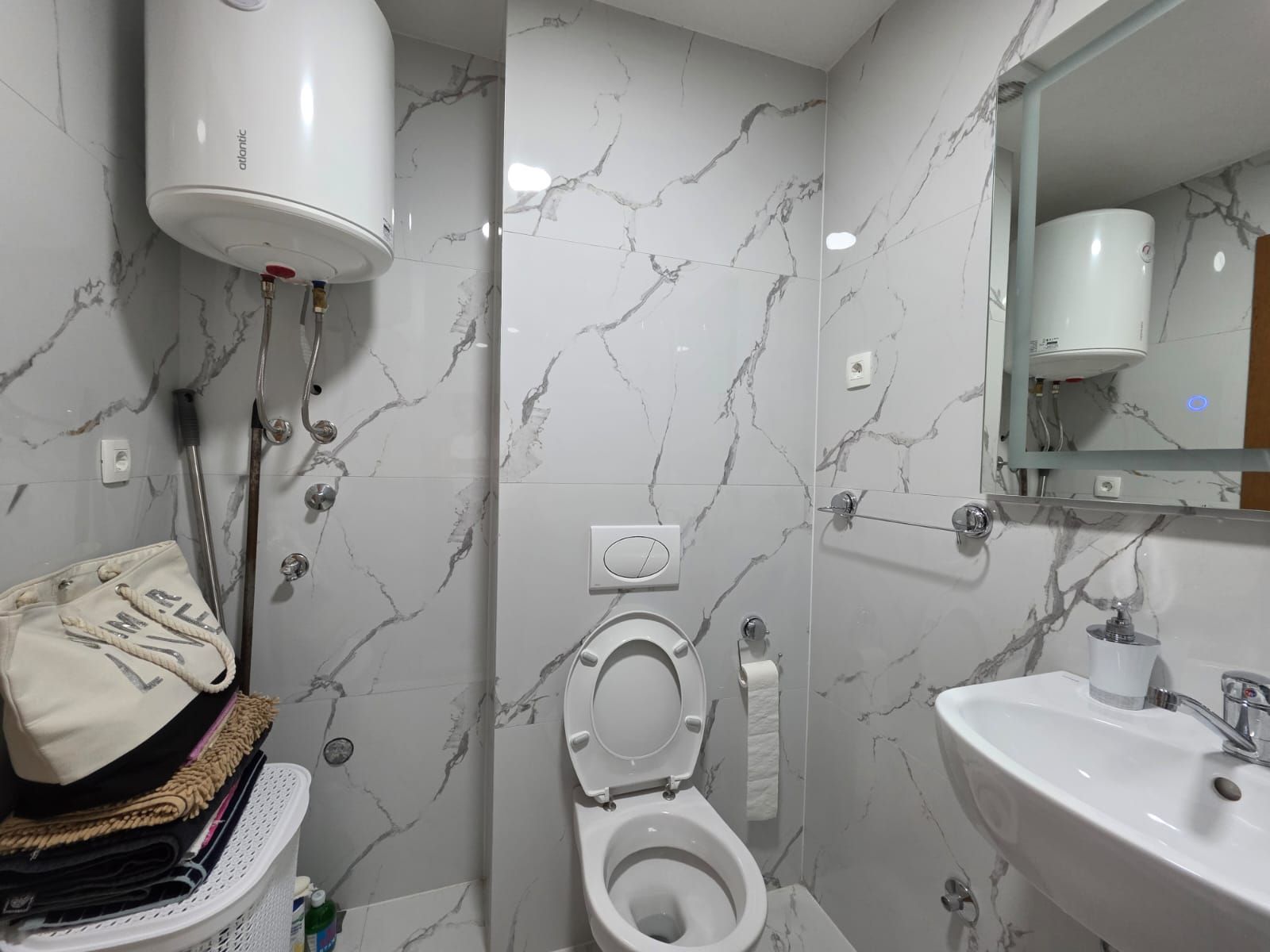 Moderno opremljen studio apartman 31m² sa bočnim pogledom na more – Bečići - Amfora Real Estate