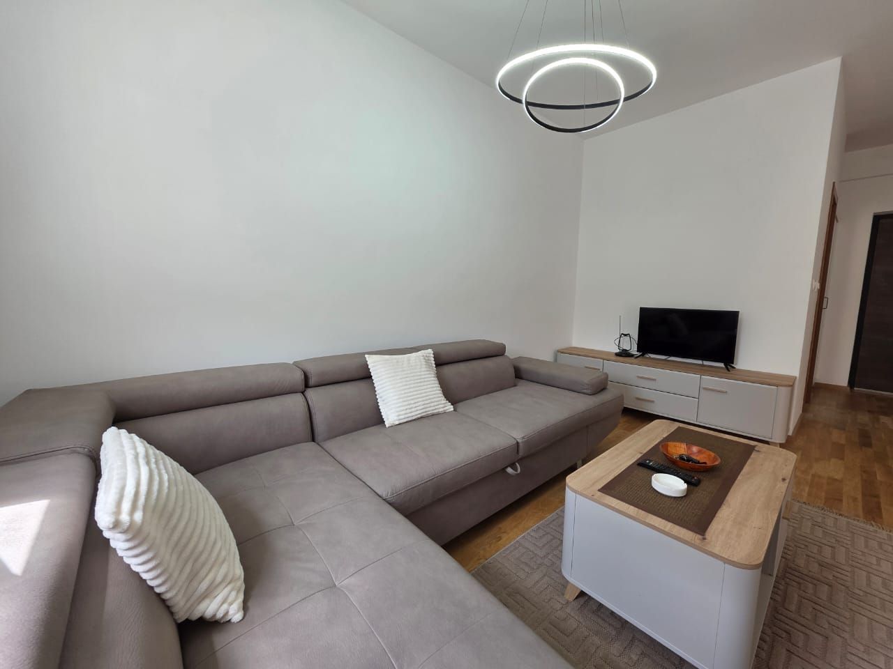 Moderno opremljen studio apartman 31m² sa bočnim pogledom na more – Bečići - Amfora Real Estate