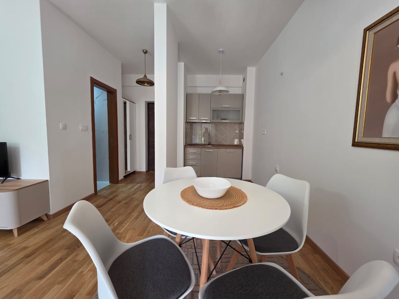 Moderno opremljen studio apartman 31m² sa bočnim pogledom na more – Bečići - Amfora Real Estate