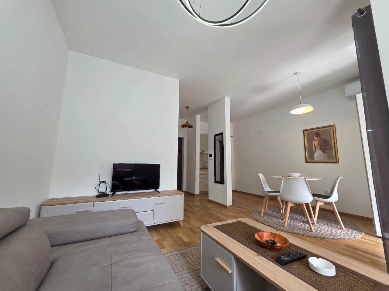 Moderno opremljen studio apartman 31m² sa bočnim pogledom na more – Bečići - Amfora Real Estate