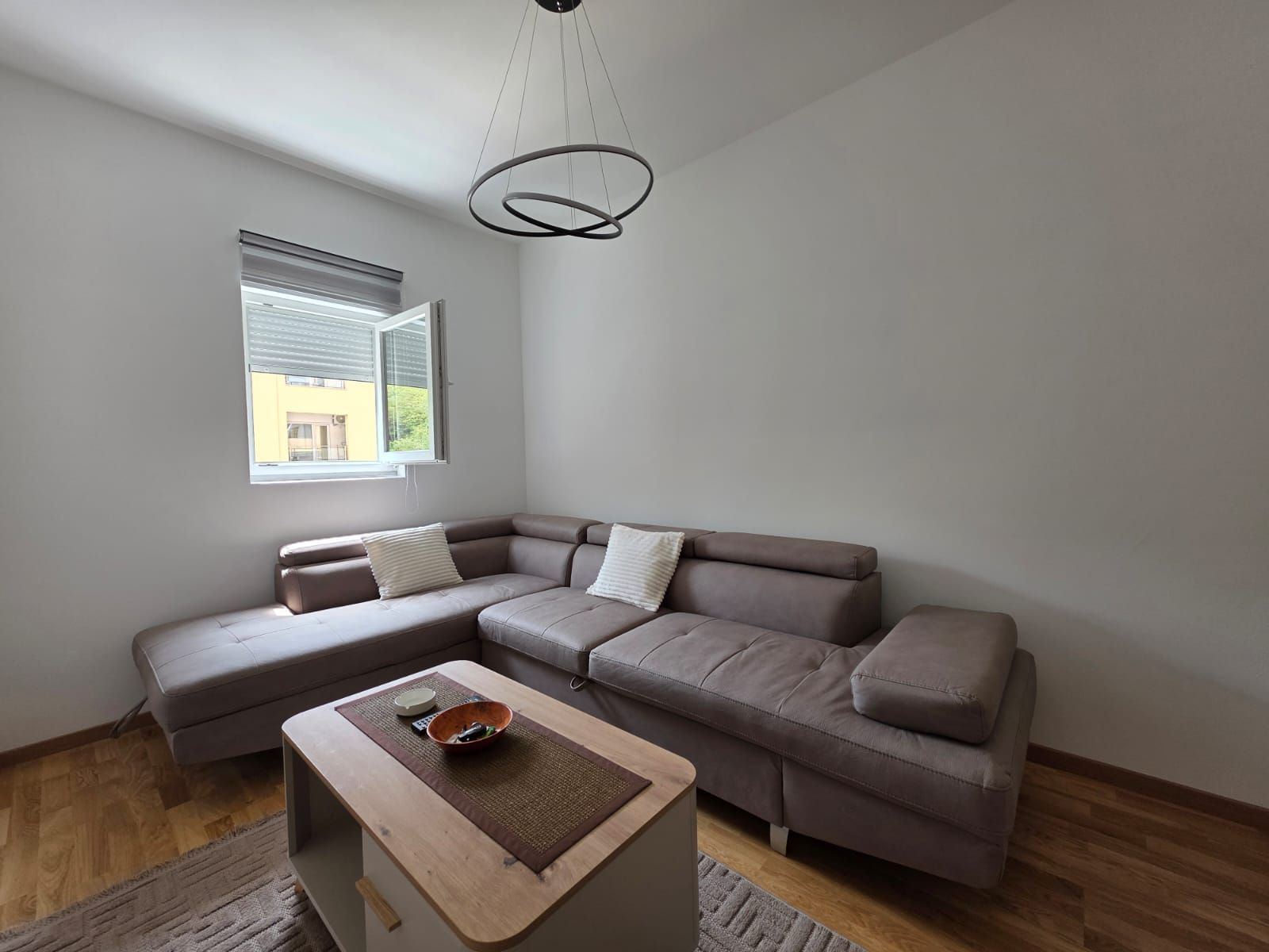 Moderno opremljen studio apartman 31m² sa bočnim pogledom na more – Bečići - Amfora Real Estate