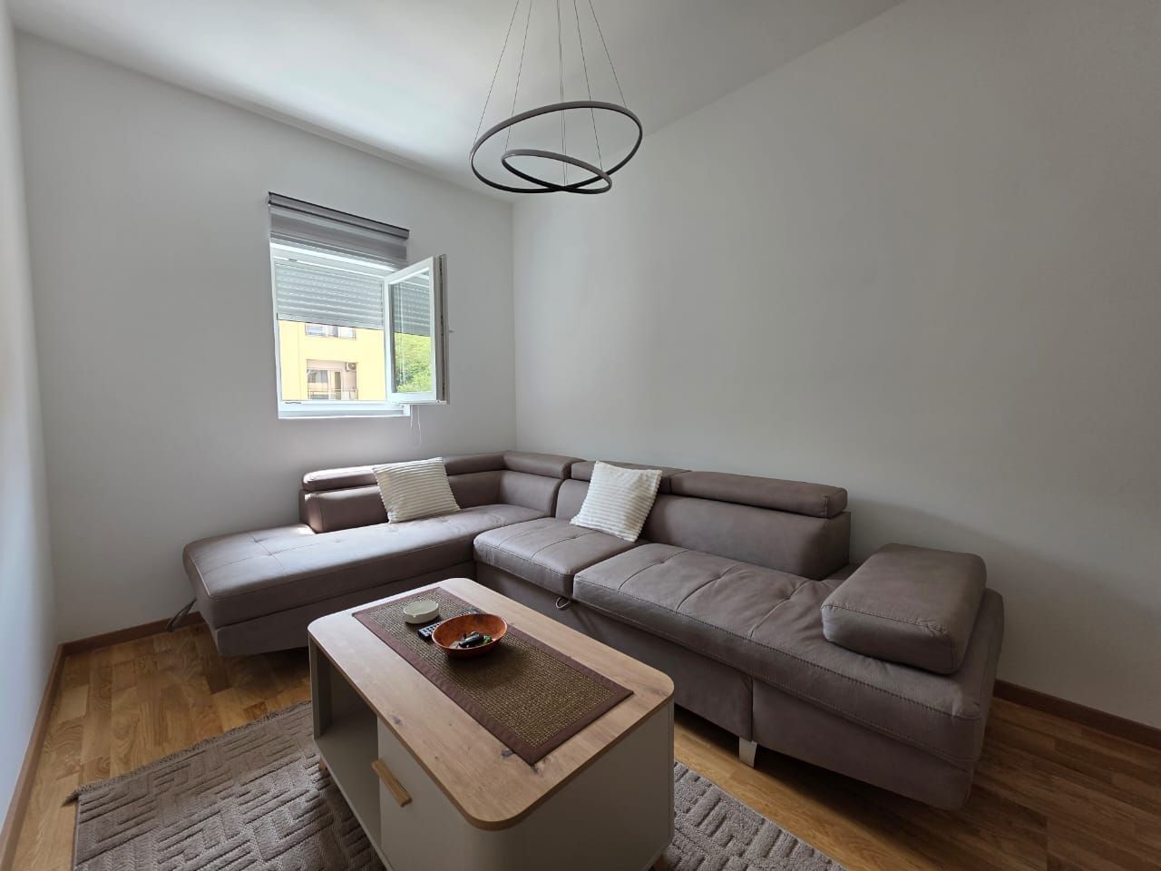 Moderno opremljen studio apartman 31m² sa bočnim pogledom na more – Bečići - Amfora Real Estate