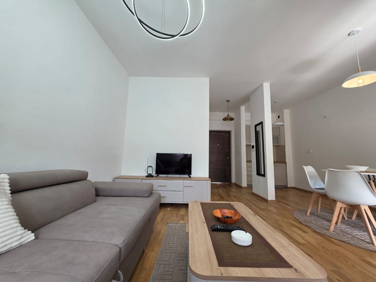 Moderno opremljen studio apartman 31m² sa bočnim pogledom na more – Bečići - Amfora Real Estate