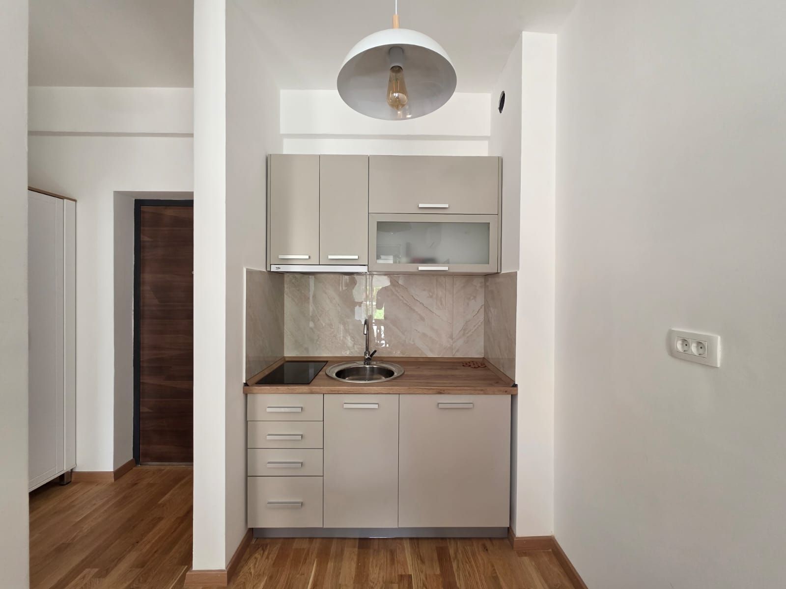 Moderno opremljen studio apartman 31m² sa bočnim pogledom na more – Bečići - Amfora Real Estate