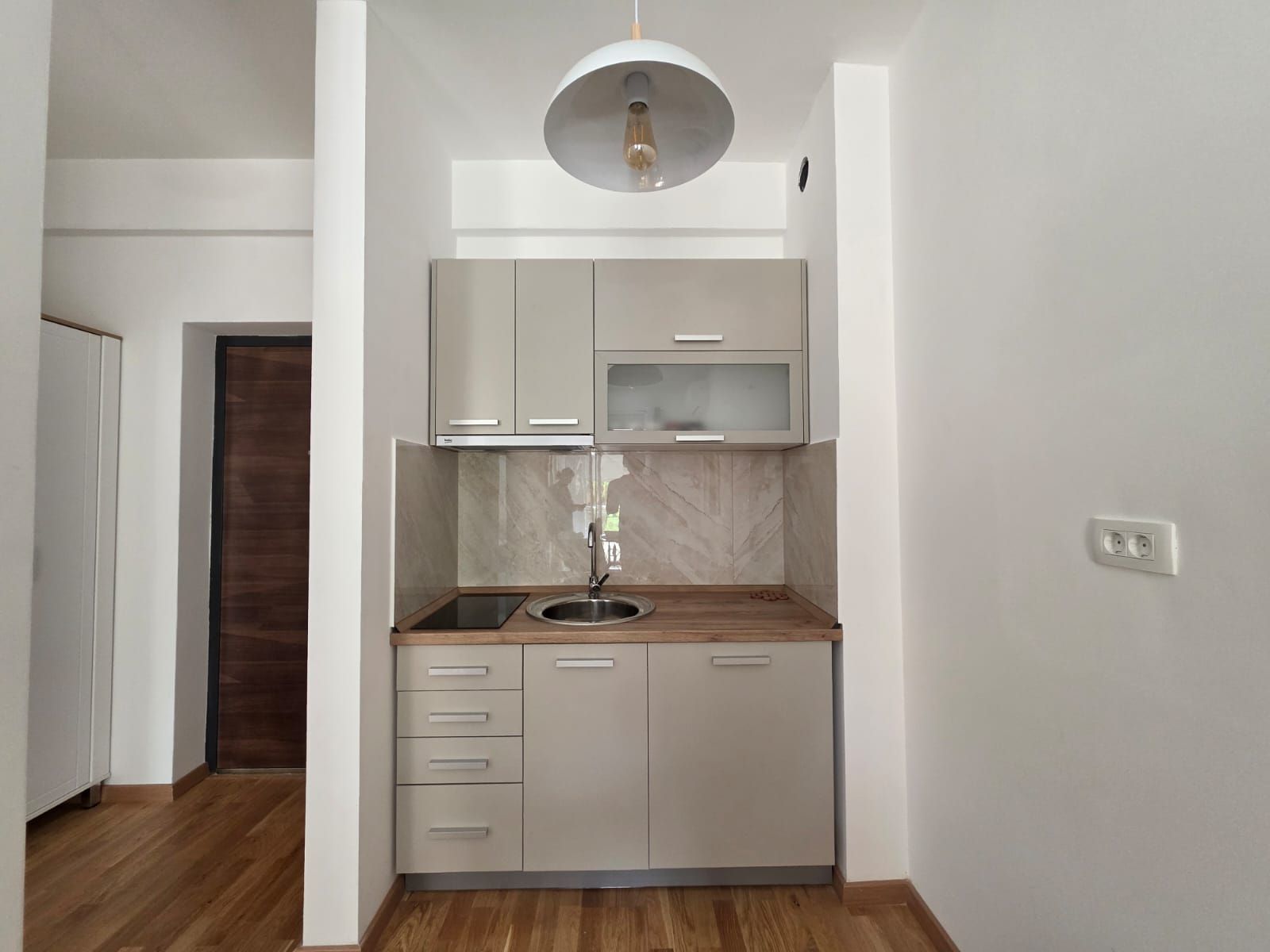 Moderno opremljen studio apartman 31m² sa bočnim pogledom na more – Bečići - Amfora Real Estate