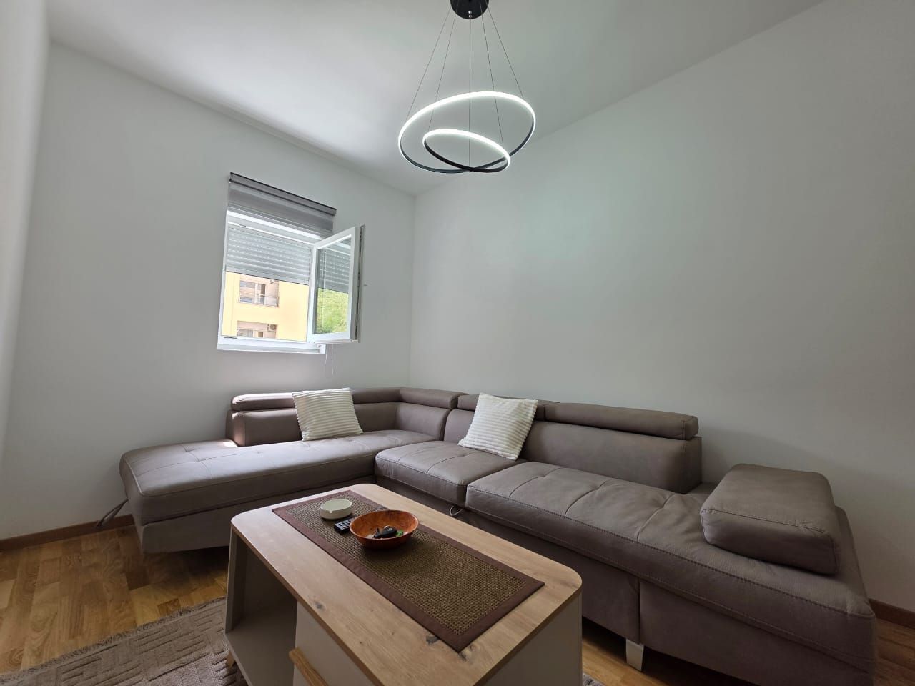 Moderno opremljen studio apartman 31m² sa bočnim pogledom na more – Bečići - Amfora Real Estate