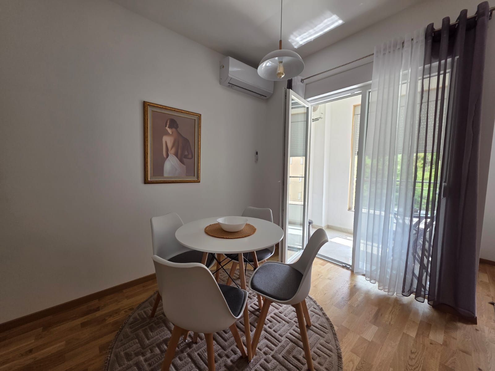 Moderno opremljen studio apartman 31m² sa bočnim pogledom na more – Bečići - Amfora Real Estate