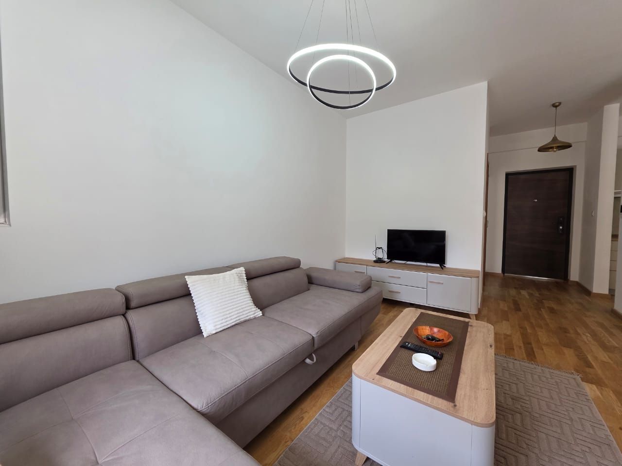 Moderno opremljen studio apartman 31m² sa bočnim pogledom na more – Bečići - Amfora Real Estate