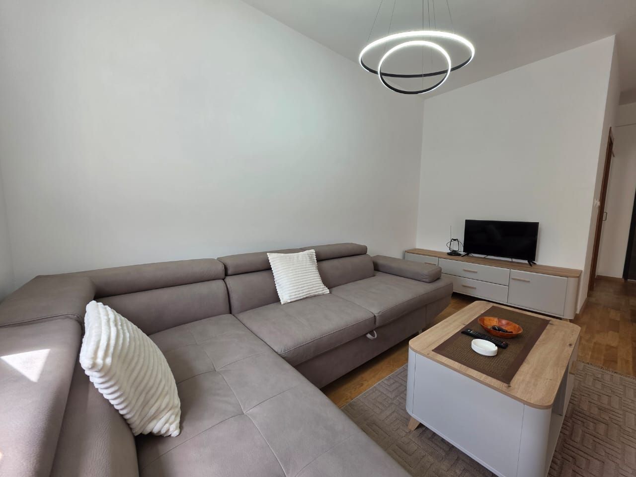 Moderno opremljen studio apartman 31m² sa bočnim pogledom na more – Bečići - Amfora Real Estate