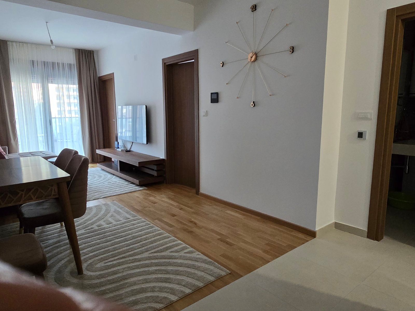 Namesten dvosoban stan sa garaznim mestom, Budva-Rozino (Na duzi period,dostupno od 01.09.2025) - Amfora Real Estate