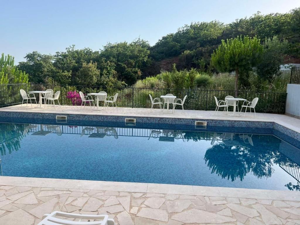 Garsonjera 27m² sa pogledom na more u Pržnu, Budva – U kompleksu sa bazenom i parkingom - Amfora Real Estate