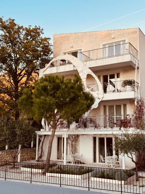 Garsonjera 27m² sa pogledom na more u Pržnu, Budva – U kompleksu sa bazenom i parkingom - Amfora Real Estate