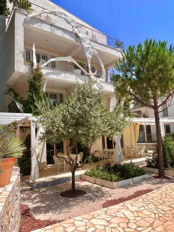 Garsonjera 27m² sa pogledom na more u Pržnu, Budva – U kompleksu sa bazenom i parkingom - Amfora Real Estate