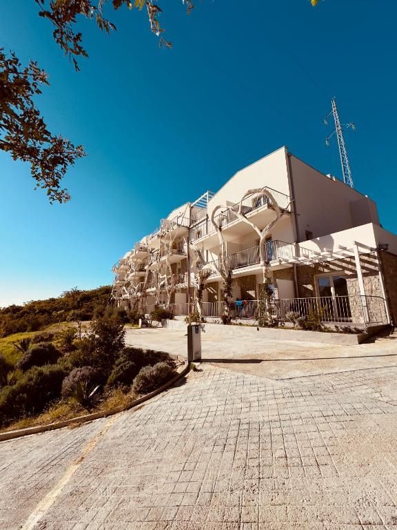 Jednosoban stan 42m² sa pogledom na more u Pržnu, Budva – U kompleksu sa bazenom i parkingom - Amfora Real Estate