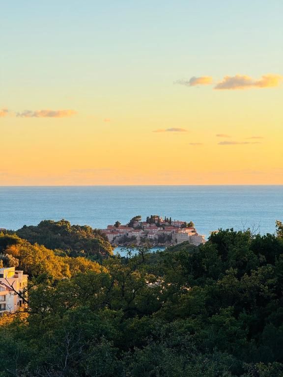 Jednosoban stan 42m² sa pogledom na more u Pržnu, Budva – U kompleksu sa bazenom i parkingom - Amfora Real Estate