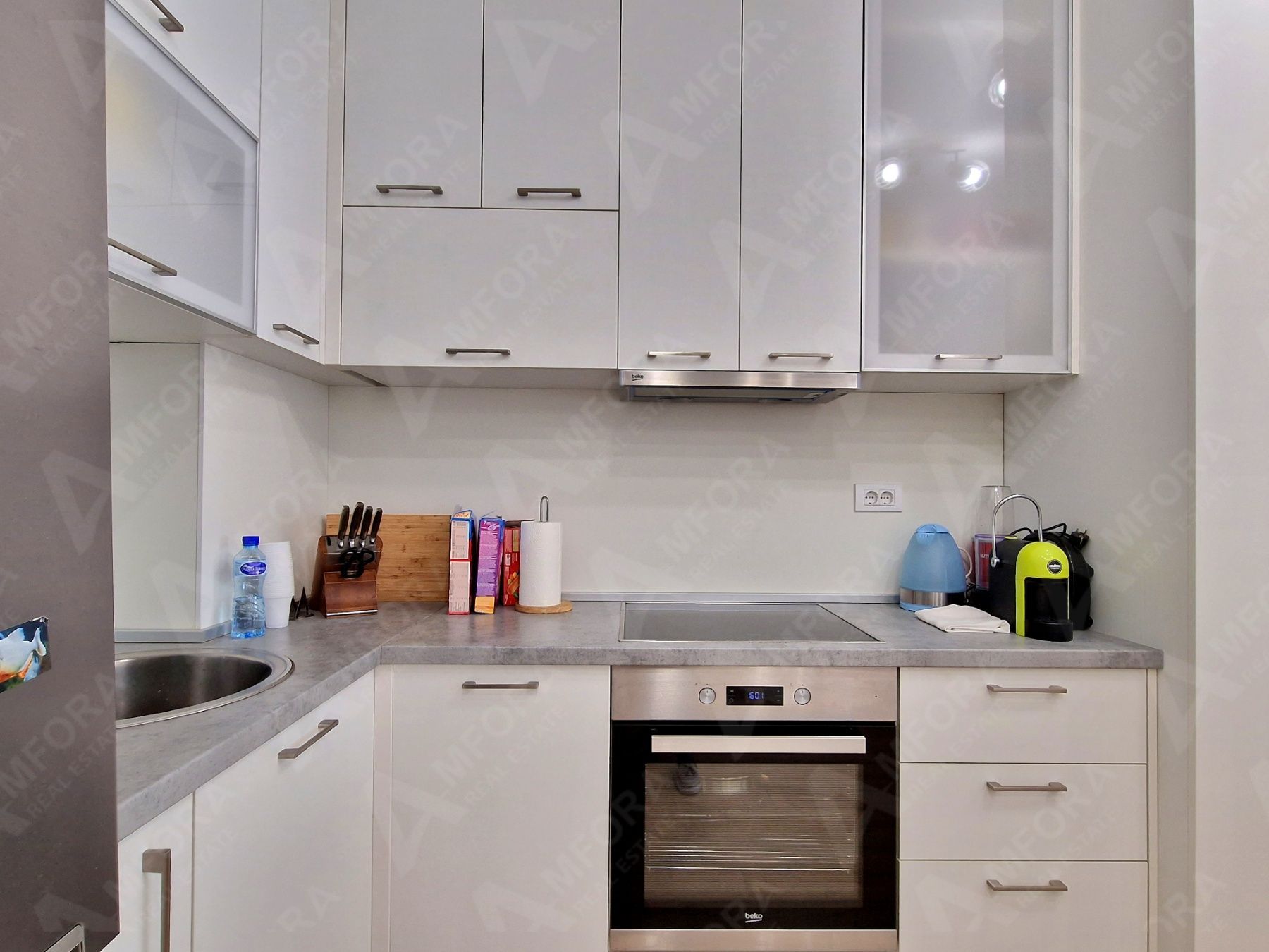 JEDNOSOBAN MODERNO OPREMLJEN STAN 45 M² SA POGLEDOM NA MORE I GARAŽNIM MESTOM U KOMPLEKSU THE OLD BAKERY – BUDVA (NA DUZI PERIOD) - Amfora Real Estate