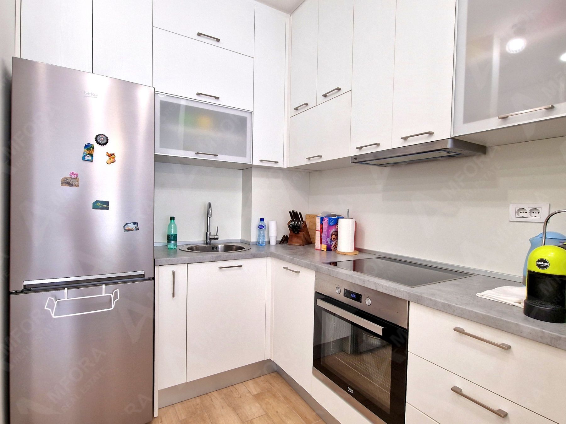 JEDNOSOBAN MODERNO OPREMLJEN STAN 45 M² SA POGLEDOM NA MORE I GARAŽNIM MESTOM U KOMPLEKSU THE OLD BAKERY – BUDVA (NA DUZI PERIOD) - Amfora Real Estate