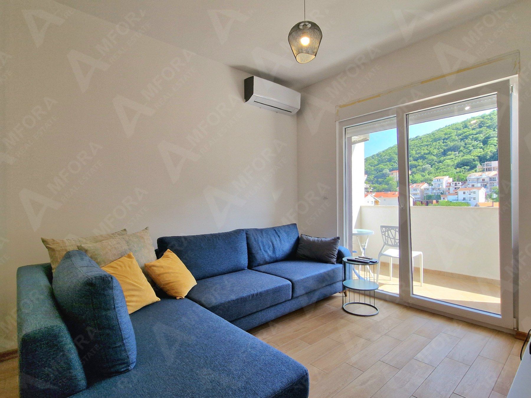 JEDNOSOBAN MODERNO OPREMLJEN STAN 45 M² SA POGLEDOM NA MORE I GARAŽNIM MESTOM U KOMPLEKSU THE OLD BAKERY – BUDVA (NA DUZI PERIOD) - Amfora Real Estate