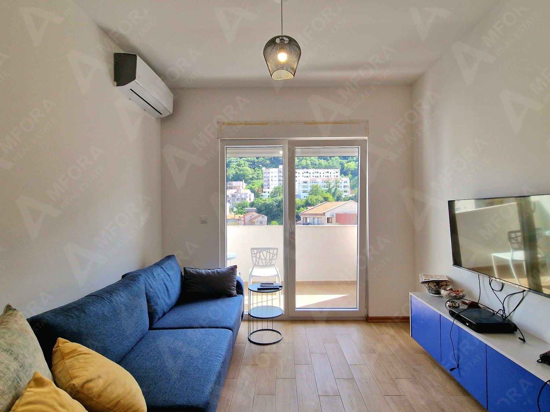 JEDNOSOBAN MODERNO OPREMLJEN STAN 45 M² SA POGLEDOM NA MORE I GARAŽNIM MESTOM U KOMPLEKSU THE OLD BAKERY – BUDVA (NA DUZI PERIOD) - Amfora Real Estate