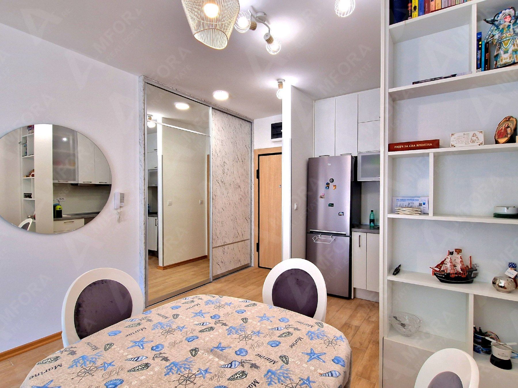 JEDNOSOBAN MODERNO OPREMLJEN STAN 45 M² SA POGLEDOM NA MORE I GARAŽNIM MESTOM U KOMPLEKSU THE OLD BAKERY – BUDVA (NA DUZI PERIOD) - Amfora Real Estate